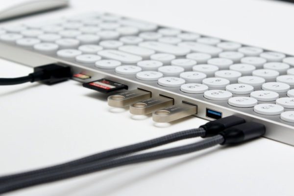keyboard with a built in multi port hub 06