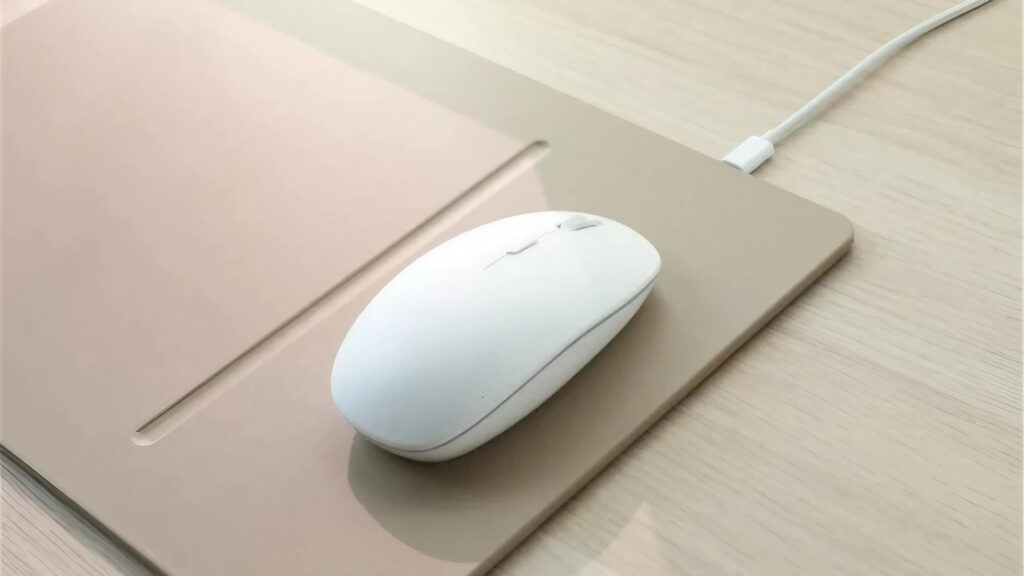 Pout H4 Wireless Mouse Charging Pad