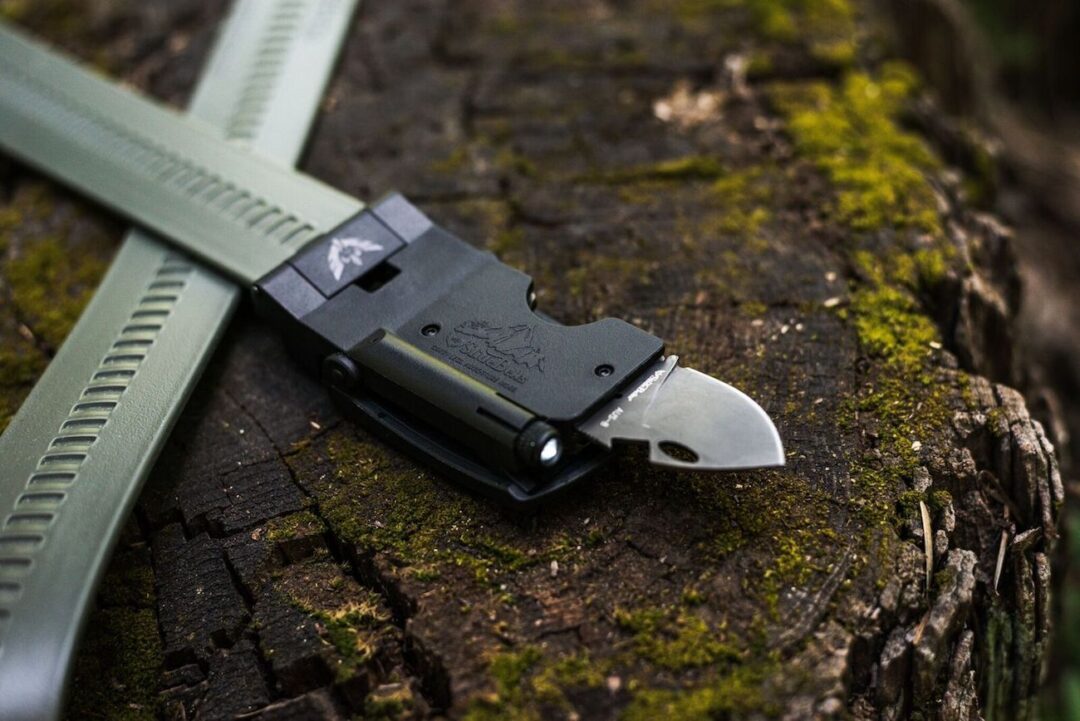 This Survival Belt Boasts With Flashlight and Fire Starter for Outdoor Adventure