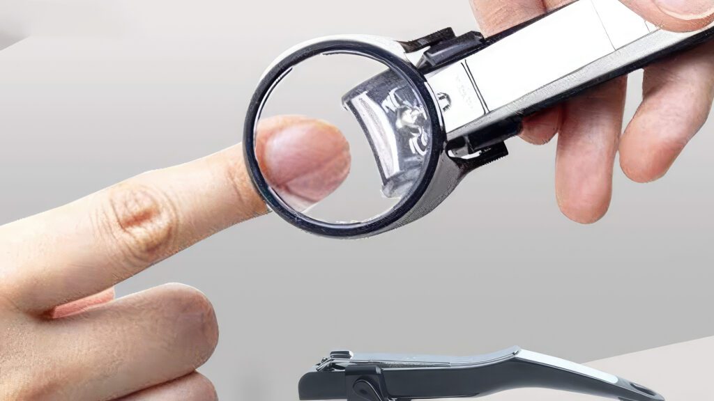 Nail Clippers with Magnifying Glass